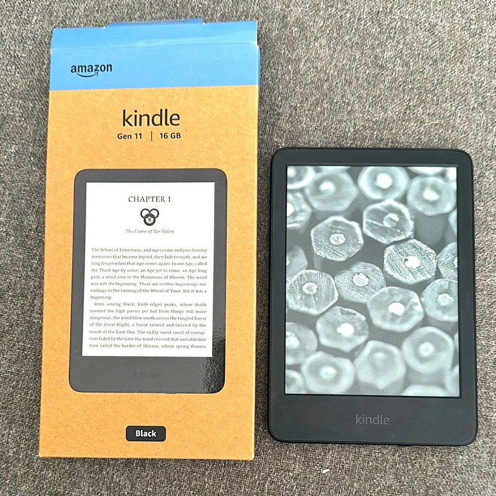 Amazon Kindle Gen 11 6” 2024 eBook Reader AND ACCESSORIES!!